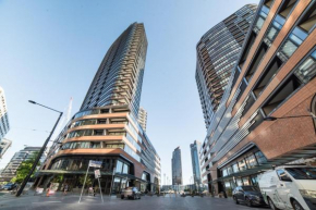 Melbourne Private Apartments - Collins Street Waterfront, Docklands, Melbourne